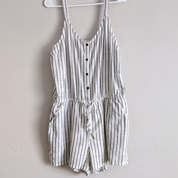 FINAL SALE!🆕🌿OLD NAVY STRIPED ROMPER🌿 - Picture 4 of 10